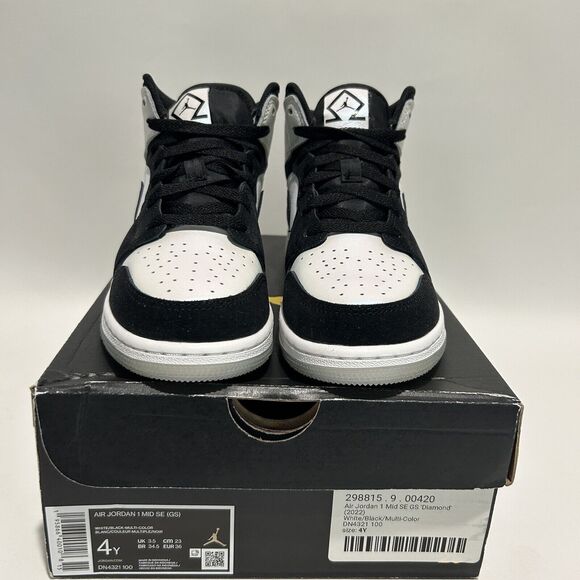 Nike Shoes Air Jordan 1 Retro Mid SE GS “Diamond Shorts” 2024 - Picture 2 of 5